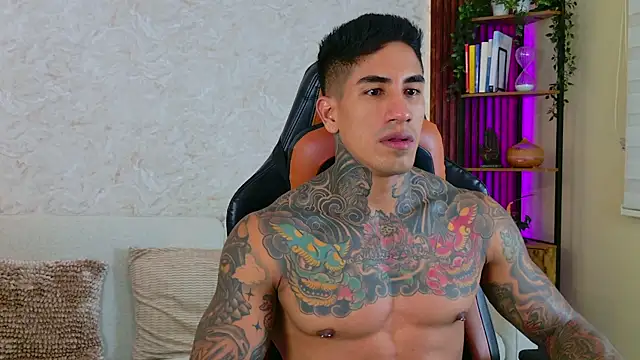 Snapshot of AdanReilly chatting on November 20, 2025, 1:17 am AdanReilly online show from November 20, 2025, 1:17 am