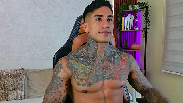 Snapshot of AdanReilly chatting on September 30, 2025, 12:16 am AdanReilly online show from September 30, 2025, 12:16 am