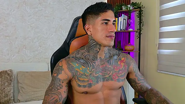 Snapshot of AdanReilly chatting on October 2, 2025, 8:45 pm AdanReilly online show from October 2, 2025, 8:45 pm