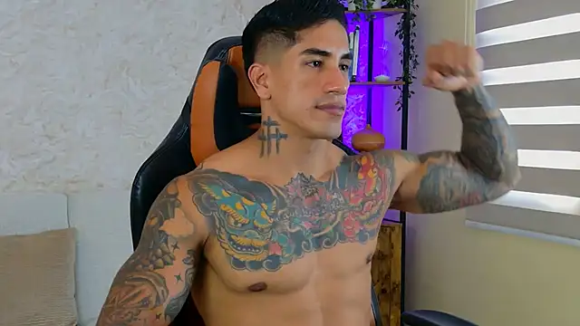 Snapshot of AdanReilly chatting on February 22, 2025, 7:58 pm AdanReilly online show from February 22, 2025, 7:58 pm