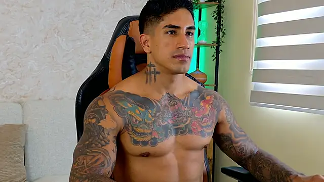 Snapshot of AdanReilly chatting on March 21, 2025, 7:46 pm AdanReilly online show from March 21, 2025, 7:46 pm