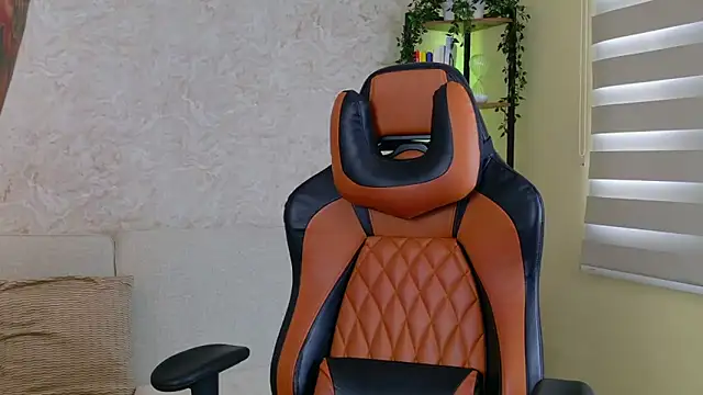 Snapshot of AdanReilly chatting on February 11, 2025, 2:13 pm AdanReilly online show from February 11, 2025, 2:13 pm