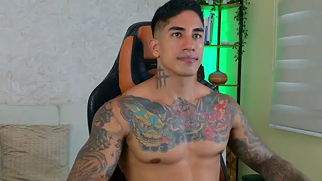 Snapshot of AdanReilly chatting on February 7, 2025, 9:48 pm AdanReilly online show from February 7, 2025, 9:48 pm