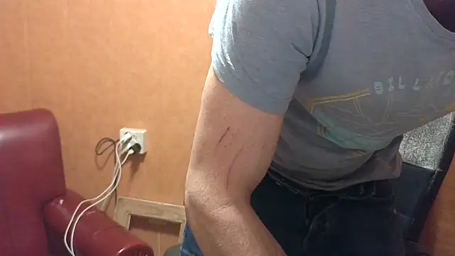 Snapshot of Lia_Y_PatrickX chatting on October 25, 2025, 2:44 am Lia Y PatrickX online show from October 25, 2025, 2:44 am