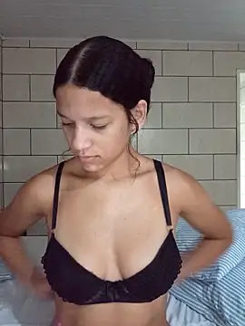 Snapshot of By_Aninha chatting on November 27, 2025, 2:34 am By Aninha online show from November 27, 2025, 2:34 am