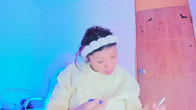 Emily Coper18 online show from April 18, 2026, 1:57 pm