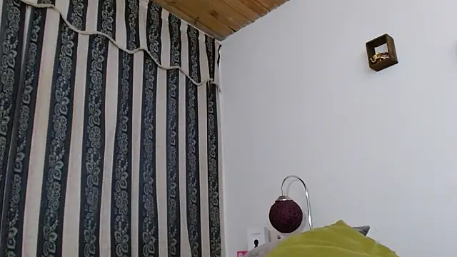 JULYSEX1 online show from September 17, 2025, 1:13 pm