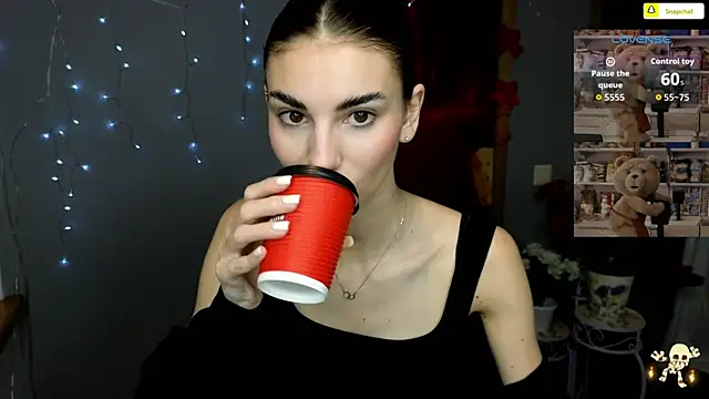 EmmyGreans online show from December 17, 2025, 6:40 am