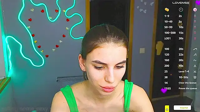 Snapshot of EmmyGreans chatting on February 28, 2025, 4:20 pm EmmyGreans online show from February 28, 2025, 4:20 pm