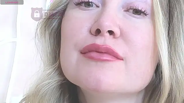 Snapshot of ElleCherry chatting on February 18, 2025, 11:52 pm ElleCherry online show from February 18, 2025, 11:52 pm