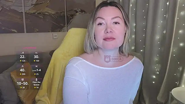 Snapshot of ElleCherry chatting on September 23, 2025, 6:15 pm ElleCherry online show from September 23, 2025, 6:15 pm