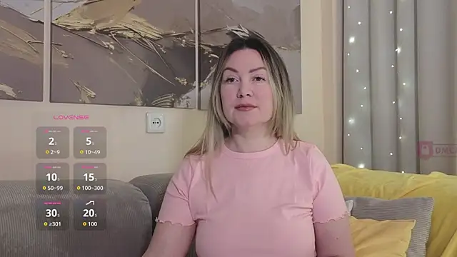 Snapshot of ElleCherry chatting on October 21, 2025, 6:02 am ElleCherry online show from October 21, 2025, 6:02 am