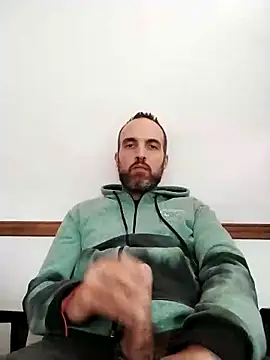 leon3875 online show from December 5, 2024, 3:33 pm