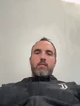 leon3875 online show from February 26, 2026, 3:23 pm