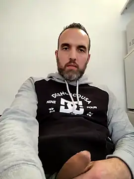 leon3875 online show from September 30, 2025, 3:29 pm