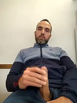 leon3875 online show from September 25, 2025, 3:29 pm