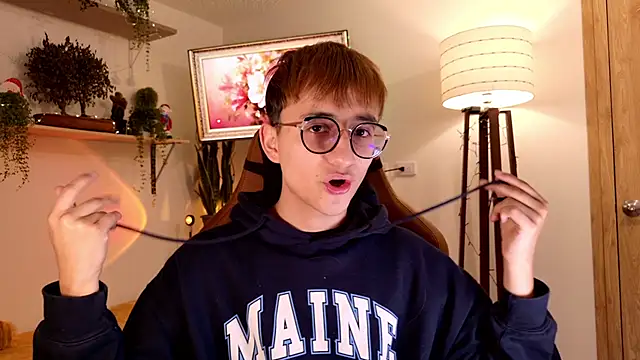 Snapshot of Mr_evan1 chatting on December 15, 2025, 4:57 pm Mr evan1 online show from December 15, 2025, 4:57 pm