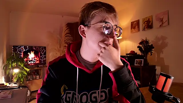 Snapshot of Mr_evan1 chatting on September 30, 2025, 4:35 pm Mr evan1 online show from September 30, 2025, 4:35 pm