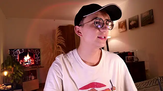 Snapshot of Mr_evan1 chatting on October 22, 2025, 3:00 pm Mr evan1 online show from October 22, 2025, 3:00 pm