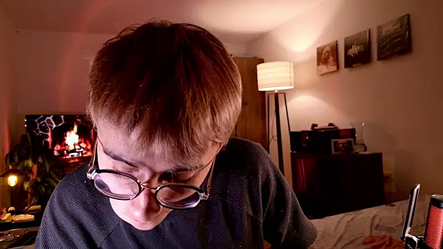 Snapshot of Mr_evan1 chatting on October 30, 2025, 4:37 pm Mr evan1 online show from October 30, 2025, 4:37 pm