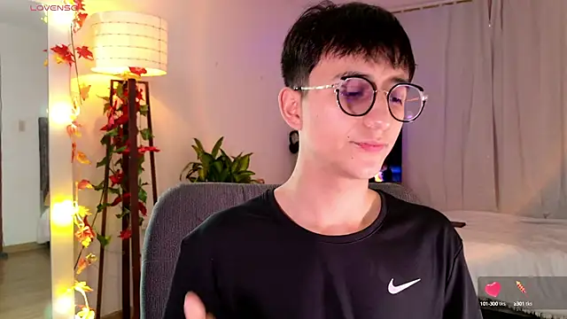 Snapshot of Mr_evan1 chatting on March 18, 2025, 2:06 pm Mr evan1 online show from March 18, 2025, 2:06 pm