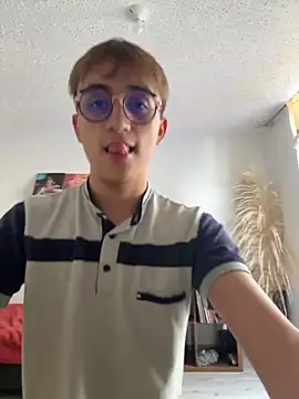 Snapshot of Mr_evan1 chatting on November 21, 2025, 3:55 pm Mr evan1 online show from November 21, 2025, 3:55 pm