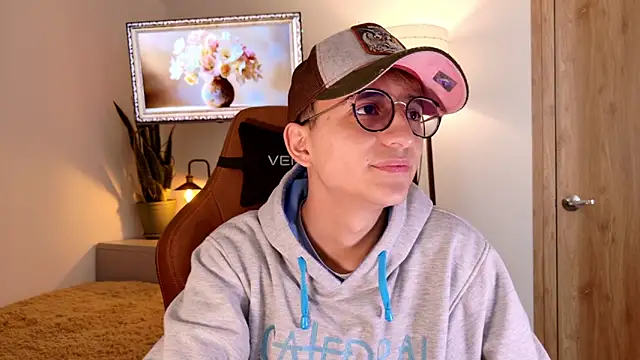 Snapshot of Mr_evan1 chatting on November 20, 2025, 4:40 pm Mr evan1 online show from November 20, 2025, 4:40 pm