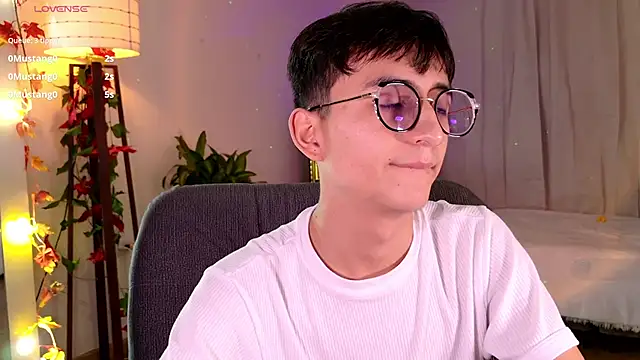 Snapshot of Mr_evan1 chatting on March 15, 2025, 8:32 pm Mr evan1 online show from March 15, 2025, 8:32 pm