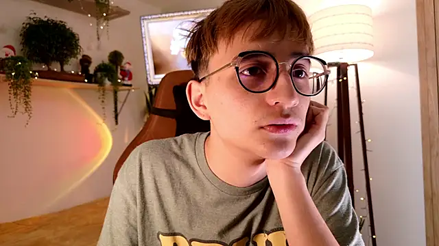 Snapshot of Mr_evan1 chatting on December 5, 2025, 4:05 pm Mr evan1 online show from December 5, 2025, 4:05 pm