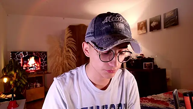 Snapshot of Mr_evan1 chatting on November 4, 2025, 2:43 pm Mr evan1 online show from November 4, 2025, 2:43 pm