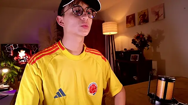 Snapshot of Mr_evan1 chatting on September 25, 2025, 4:46 pm Mr evan1 online show from September 25, 2025, 4:46 pm