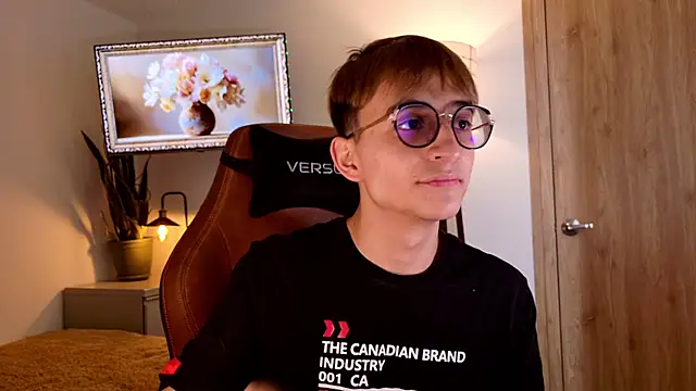 Snapshot of Mr_evan1 chatting on November 15, 2025, 5:39 pm Mr evan1 online show from November 15, 2025, 5:39 pm