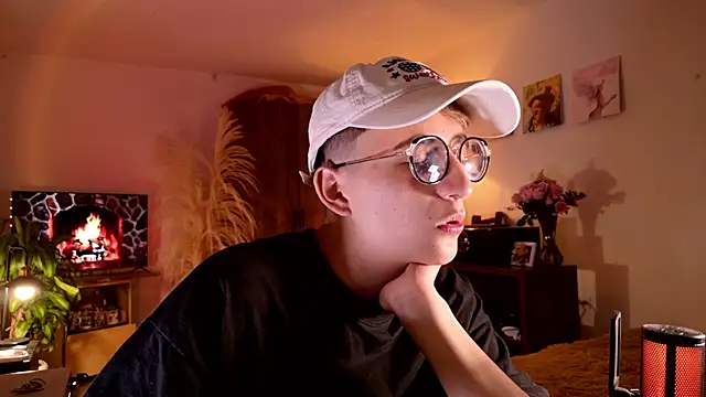 Snapshot of Mr_evan1 chatting on October 4, 2025, 1:34 pm Mr evan1 online show from October 4, 2025, 1:34 pm