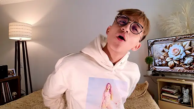 Snapshot of Mr_evan1 chatting on November 9, 2025, 5:06 pm Mr evan1 online show from November 9, 2025, 5:06 pm