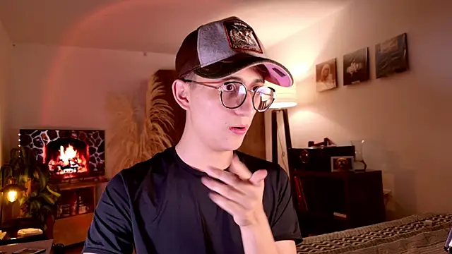 Snapshot of Mr_evan1 chatting on October 16, 2025, 1:08 pm Mr evan1 online show from October 16, 2025, 1:08 pm