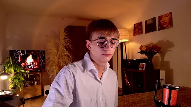 Snapshot of Mr_evan1 chatting on September 12, 2025, 12:49 pm Mr evan1 online show from September 12, 2025, 12:49 pm