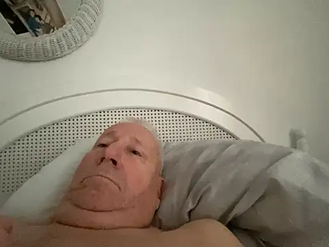 Bossinmidd12 online show from December 3, 2024, 7:49 am