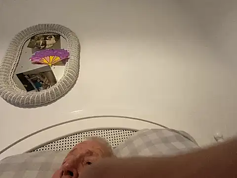 Bossinmidd12 online show from December 7, 2024, 9:39 pm