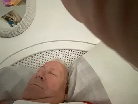 Bossinmidd12 online show from February 21, 2025, 10:17 am