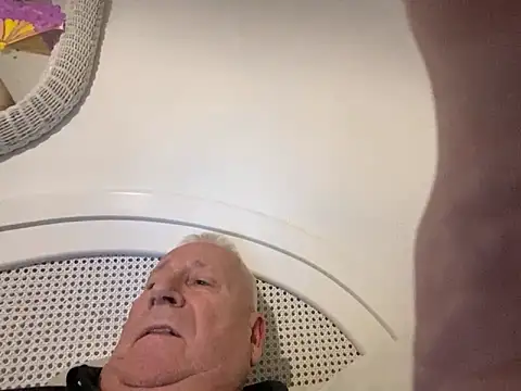 Bossinmidd12 online show from March 14, 2025, 8:28 pm