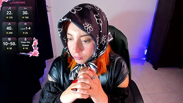 Snapshot of Violetaarey chatting on August 6, 2026, 11:44 pm Violetaarey online show from August 6, 2026, 11:44 pm