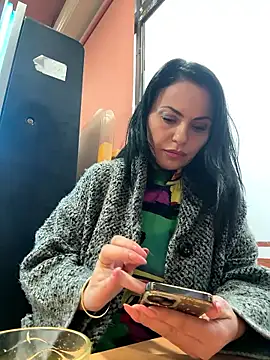 Snapshot of KimKelly13 chatting on February 2, 2026, 8:02 am KimKelly13 online show from February 2, 2026, 8:02 am