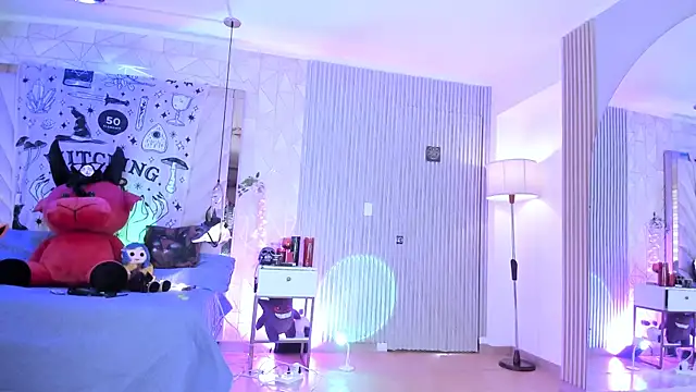 zephirahabney online show from October 24, 2025, 2:38 pm