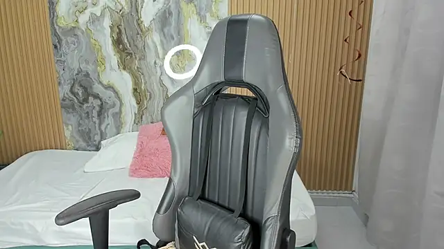 Snapshot of Lili_16 chatting on November 15, 2025, 11:03 am Lili 16 online show from November 15, 2025, 11:03 am