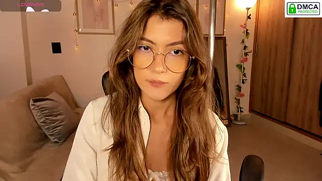 Snapshot of Lilabril chatting on December 5, 2025, 2:37 pm Lilabril online show from December 5, 2025, 2:37 pm