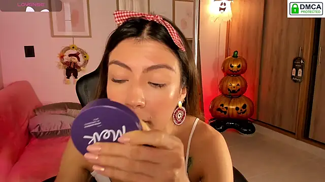 Snapshot of Lilabril chatting on October 9, 2025, 3:01 pm Lilabril online show from October 9, 2025, 3:01 pm