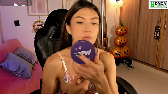 Snapshot of Lilabril chatting on October 22, 2025, 2:38 pm Lilabril online show from October 22, 2025, 2:38 pm