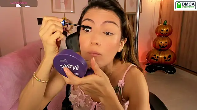 Snapshot of Lilabril chatting on October 2, 2025, 2:31 pm Lilabril online show from October 2, 2025, 2:31 pm