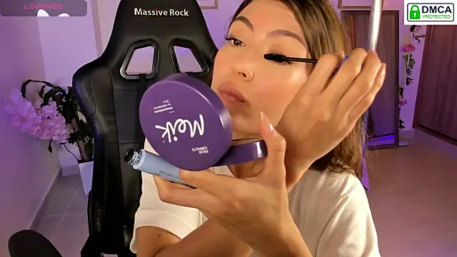 Lilabril online show from December 19, 2025, 3:03 pm