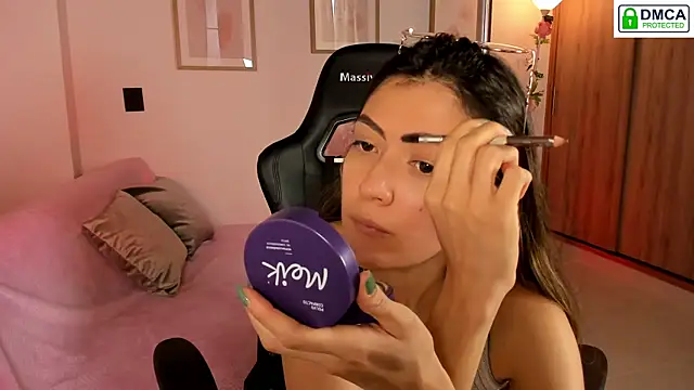 Snapshot of Lilabril chatting on September 19, 2025, 2:32 pm Lilabril online show from September 19, 2025, 2:32 pm